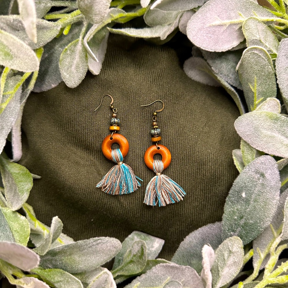 Wood drop earrings with elegant details